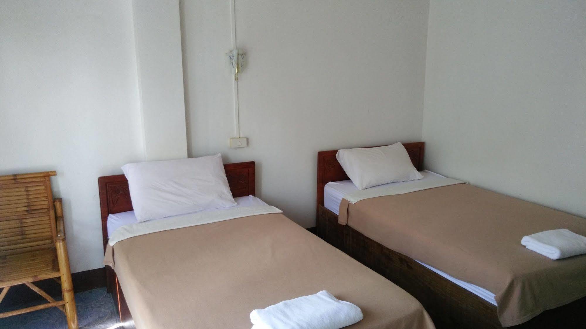 Chanthasom Guesthouse Ban Nongdouang Exterior foto